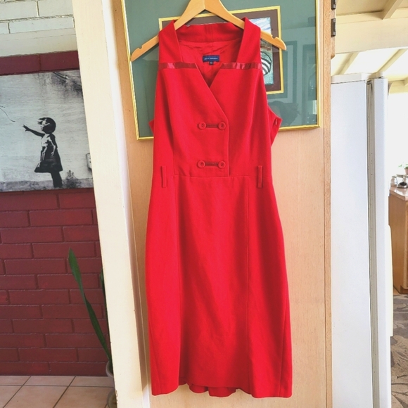 Elegant Red Sleeveless Dress - Picture 1 of 8
